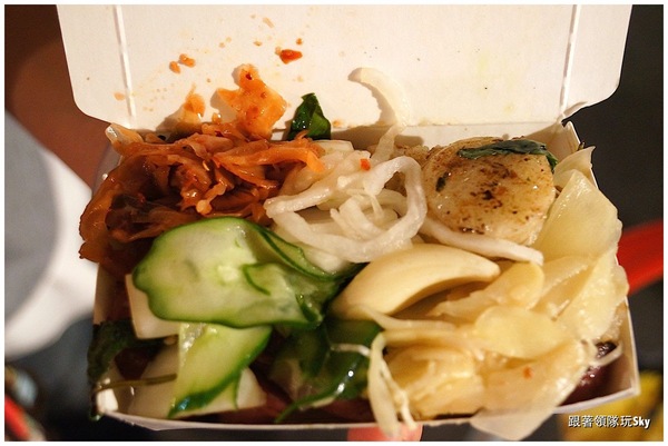 紅妃香腸大腸：超特別鐵板香腸大腸花園夜市【 紅妃香腸 大腸】（食尚玩家推薦)