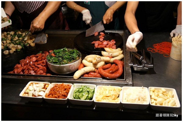 紅妃香腸大腸：超特別鐵板香腸大腸花園夜市【 紅妃香腸 大腸】（食尚玩家推薦)