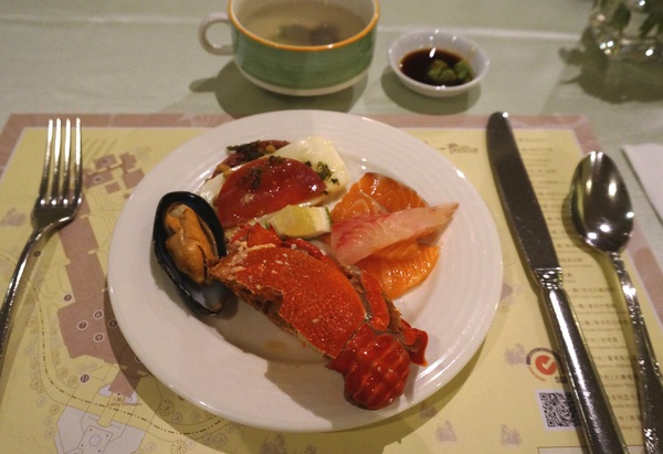 花蓮遠雄悅來大飯店:遠雄悅來大飯店: 海景房介紹 vs 自助早晚餐--激推超值海鮮!