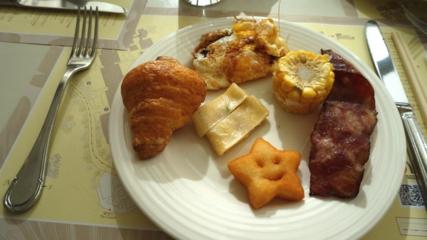 花蓮遠雄悅來大飯店:遠雄悅來大飯店: 海景房介紹 vs 自助早晚餐--激推超值海鮮!