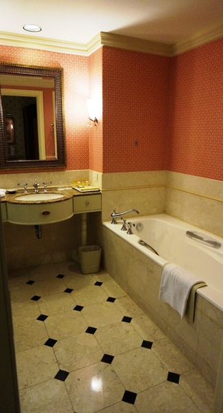 花蓮遠雄悅來大飯店:遠雄悅來大飯店: 海景房介紹 vs 自助早晚餐--激推超值海鮮!