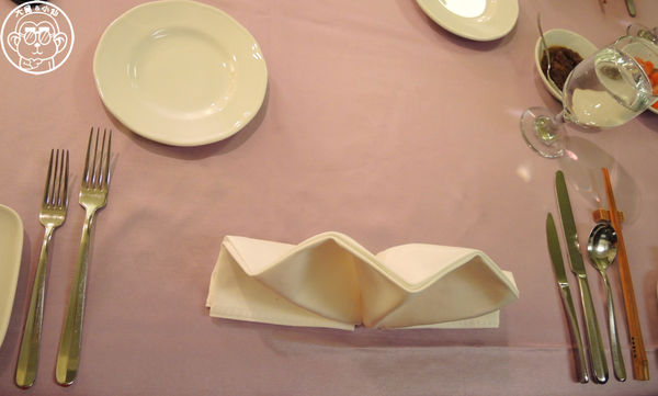 中山招待所：呷飽祙【台中西區･中山招待所】預約制的低調奢華老房子餐廳