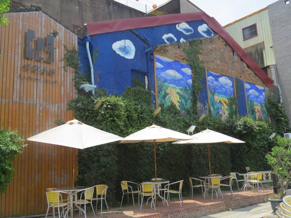 海安路藝術街：遠看近看不同感觀的【台南海安路藝術街】