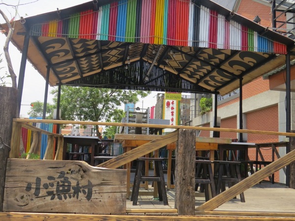 海安路藝術街：遠看近看不同感觀的【台南海安路藝術街】