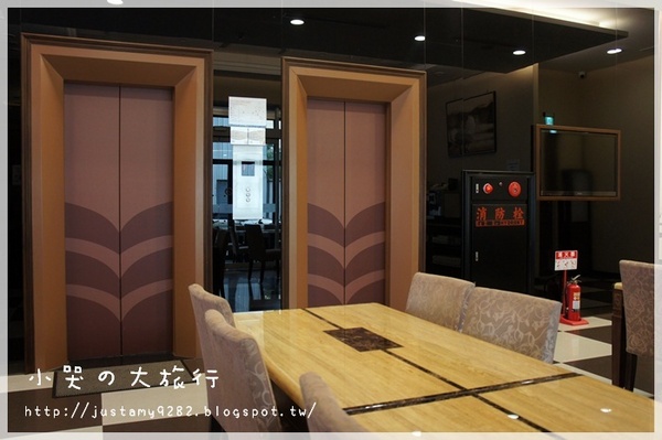 城市商旅(台中五權館)：[台中市。西區] 不需要富麗堂皇~ 只要乾淨、舒適、交通便捷、價格合理、服務態度佳，就是間值得入住の好旅店❤