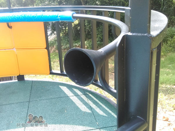 青青草原24-階梯的扶手如傳聲筒