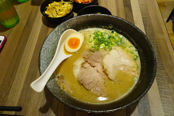 麵屋輝(台北店):麵屋輝 ~ 好吃濃郁的日式拉麵 -捷運松江南京站