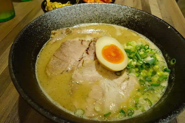 麵屋輝(台北店):麵屋輝 ~ 好吃濃郁的日式拉麵 -捷運松江南京站
