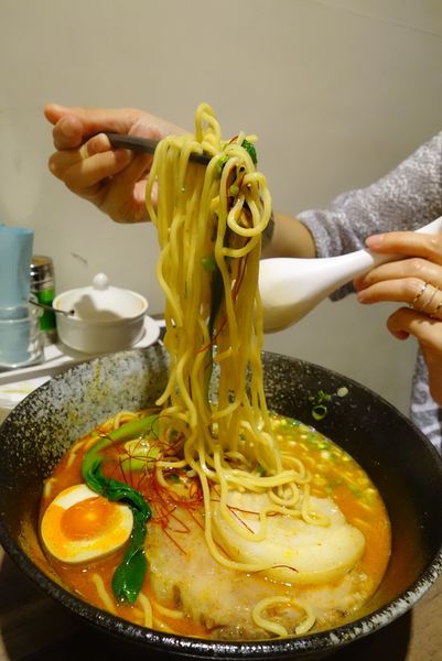 麵屋輝(台北店):麵屋輝 ~ 好吃濃郁的日式拉麵 -捷運松江南京站