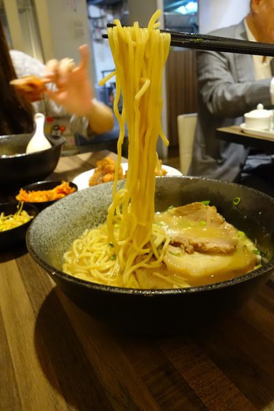 麵屋輝(台北店):麵屋輝 ~ 好吃濃郁的日式拉麵 -捷運松江南京站