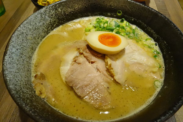 麵屋輝(台北店):麵屋輝 ~ 好吃濃郁的日式拉麵 -捷運松江南京站