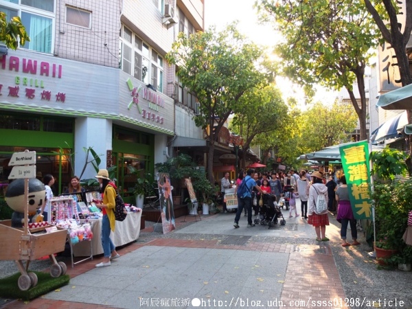 府中街:【旅行遊記。台南中西區】台南府中街。古今融合再造老街新風格 與喧鬧車水馬龍的短暫隔離