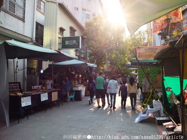 府中街:【旅行遊記。台南中西區】台南府中街。古今融合再造老街新風格 與喧鬧車水馬龍的短暫隔離