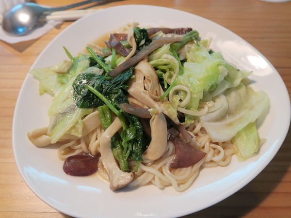 芽米屋美味蔬食館：[北投在地美食]台北 捷運奇岩站 芽米屋~蔬食。飲料是賣點