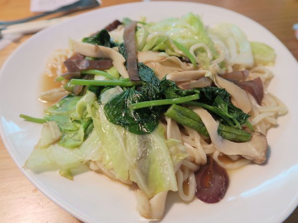 芽米屋美味蔬食館：[北投在地美食]台北 捷運奇岩站 芽米屋~蔬食。飲料是賣點