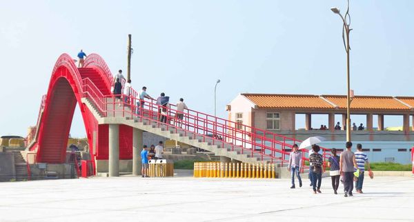 【桃園旅遊】竹圍漁港一日遊-超大新鮮海產與眺望飛機降落