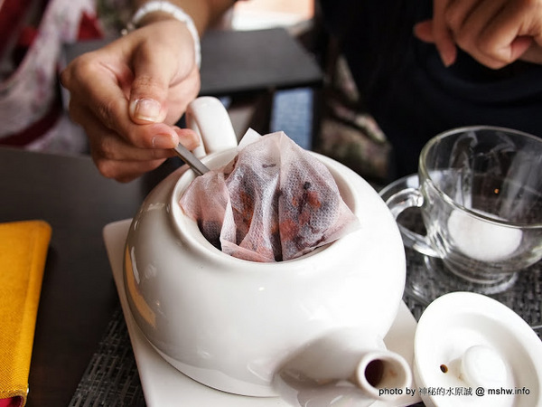 米克諾斯花園餐廳:【食記】田野中的失落莊園 @ 南投-中興新村-Mykonos 米克諾斯-經典品味花園