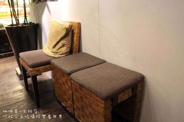 咖啡弄(士林店):台灣之光知名下午茶『咖啡弄-士林店』鬆餅/三明治/士林捷運站