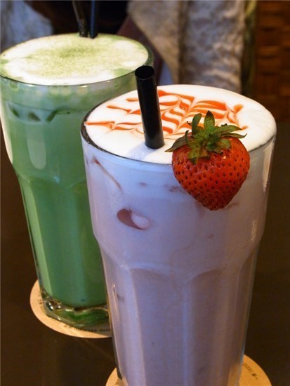 草莓飲和抺茶飲 - 士林區的咖啡弄)