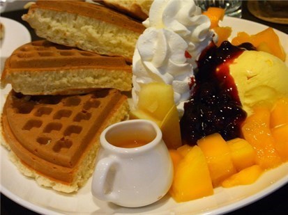 蜂蜜芒果冰淇淋鬆餅 - 士林區的咖啡弄)