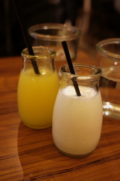 貓咪先生的朋友:(胖樺食記)台北市忠孝復興捷運站愛貓者的天堂「貓咪先生的朋友」。提供早午餐漢堡輕食下午茶及輕鬆環境。