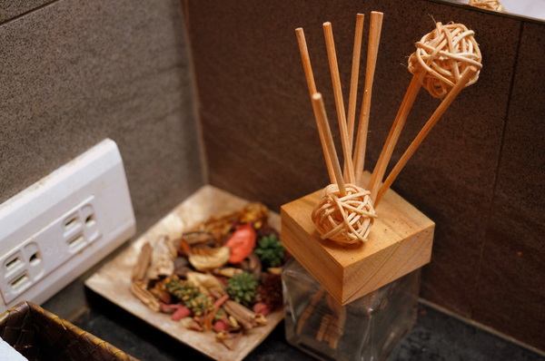 貓咪先生的朋友:(胖樺食記)台北市忠孝復興捷運站愛貓者的天堂「貓咪先生的朋友」。提供早午餐漢堡輕食下午茶及輕鬆環境。