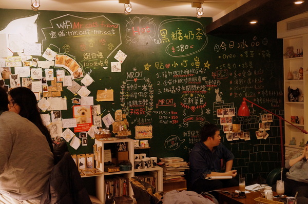 貓咪先生的朋友:(胖樺食記)台北市忠孝復興捷運站愛貓者的天堂「貓咪先生的朋友」。提供早午餐漢堡輕食下午茶及輕鬆環境。