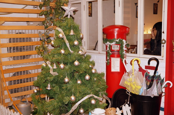 貓咪先生的朋友:(胖樺食記)台北市忠孝復興捷運站愛貓者的天堂「貓咪先生的朋友」。提供早午餐漢堡輕食下午茶及輕鬆環境。