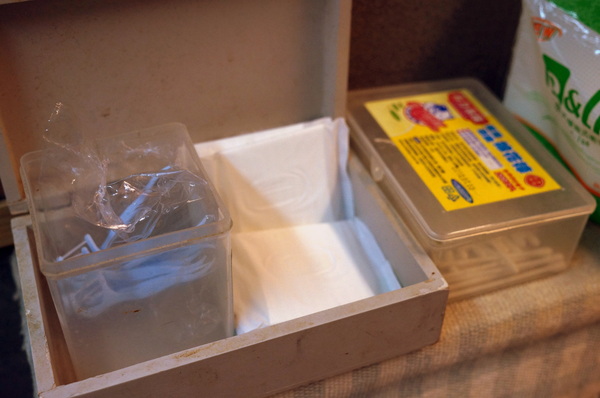 貓咪先生的朋友:(胖樺食記)台北市忠孝復興捷運站愛貓者的天堂「貓咪先生的朋友」。提供早午餐漢堡輕食下午茶及輕鬆環境。