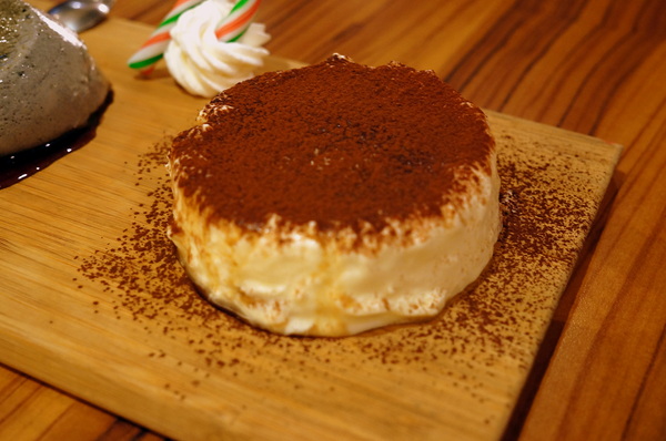 貓咪先生的朋友:(胖樺食記)台北市忠孝復興捷運站愛貓者的天堂「貓咪先生的朋友」。提供早午餐漢堡輕食下午茶及輕鬆環境。