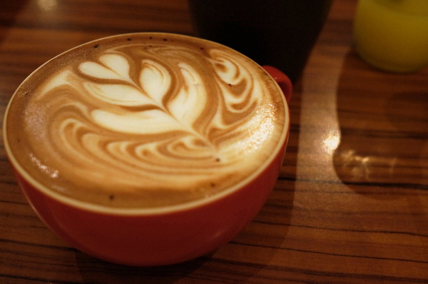 貓咪先生的朋友:(胖樺食記)台北市忠孝復興捷運站愛貓者的天堂「貓咪先生的朋友」。提供早午餐漢堡輕食下午茶及輕鬆環境。