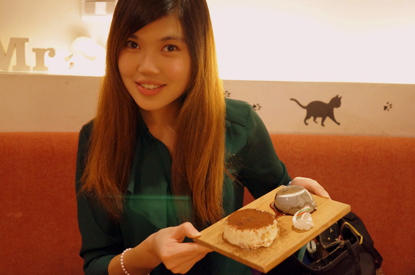 貓咪先生的朋友:(胖樺食記)台北市忠孝復興捷運站愛貓者的天堂「貓咪先生的朋友」。提供早午餐漢堡輕食下午茶及輕鬆環境。