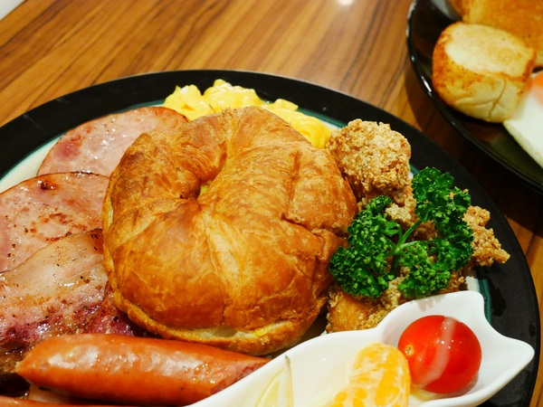 貓咪先生的朋友:【貓咪先生的朋友】 料多實在的豐盛早午餐 !! 貓咪乖巧 環境溫馨