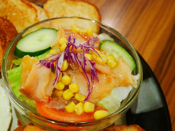 貓咪先生的朋友:【貓咪先生的朋友】 料多實在的豐盛早午餐 !! 貓咪乖巧 環境溫馨