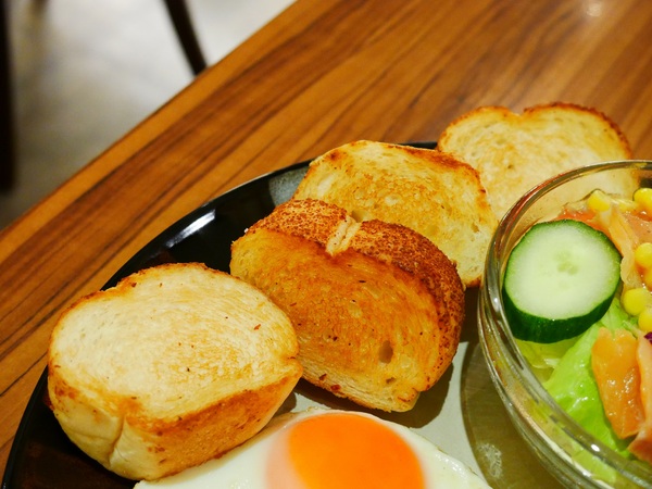 貓咪先生的朋友:【貓咪先生的朋友】 料多實在的豐盛早午餐 !! 貓咪乖巧 環境溫馨