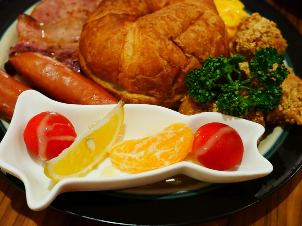 貓咪先生的朋友:【貓咪先生的朋友】 料多實在的豐盛早午餐 !! 貓咪乖巧 環境溫馨