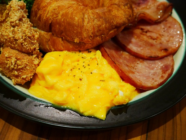 貓咪先生的朋友:【貓咪先生的朋友】 料多實在的豐盛早午餐 !! 貓咪乖巧 環境溫馨