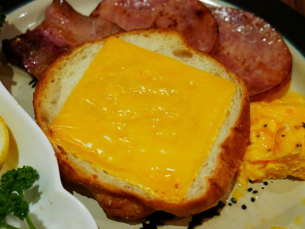 貓咪先生的朋友:【貓咪先生的朋友】 料多實在的豐盛早午餐 !! 貓咪乖巧 環境溫馨