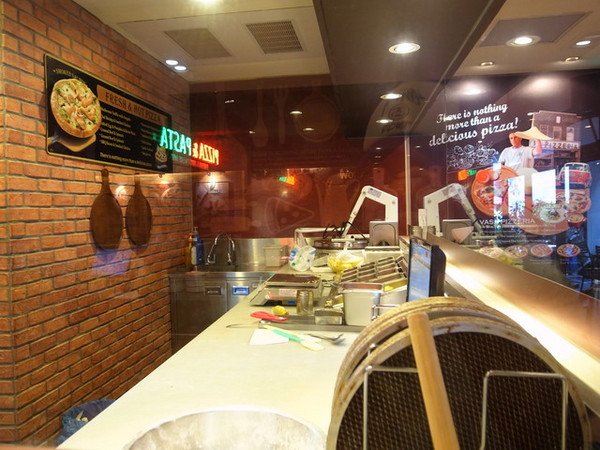 Vasa Pizzeria 瓦薩比薩(中山店)：＜台北｜中山＞你吃過用＂鏟＂的比薩嗎～瓦薩比薩(中山店)
