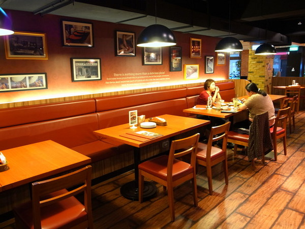 Vasa Pizzeria 瓦薩比薩(中山店)：＜台北｜中山＞你吃過用＂鏟＂的比薩嗎～瓦薩比薩(中山店)