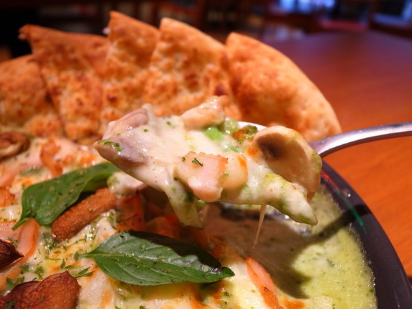 Vasa Pizzeria 瓦薩比薩(中山店)：＜台北｜中山＞你吃過用＂鏟＂的比薩嗎～瓦薩比薩(中山店)