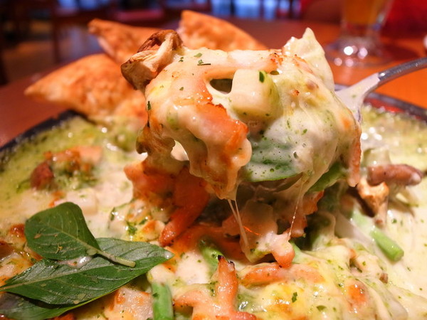 Vasa Pizzeria 瓦薩比薩(中山店)：＜台北｜中山＞你吃過用＂鏟＂的比薩嗎～瓦薩比薩(中山店)