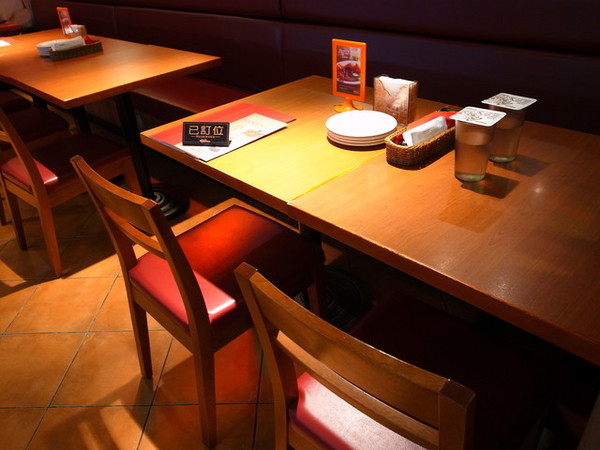 Vasa Pizzeria 瓦薩比薩(中山店)：＜台北｜中山＞你吃過用＂鏟＂的比薩嗎～瓦薩比薩(中山店)