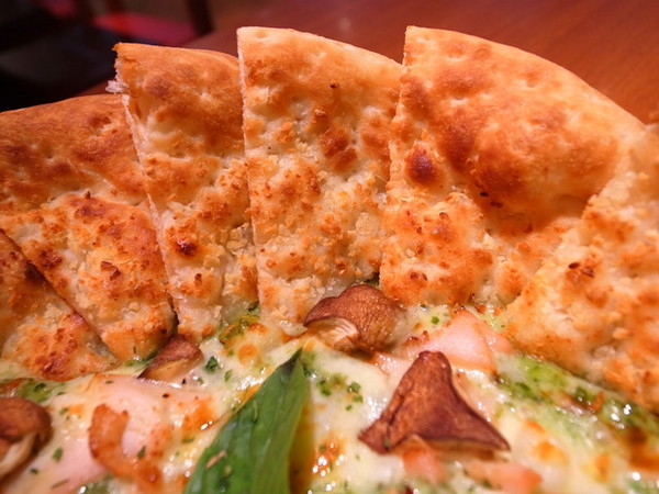 Vasa Pizzeria 瓦薩比薩(中山店)：＜台北｜中山＞你吃過用＂鏟＂的比薩嗎～瓦薩比薩(中山店)