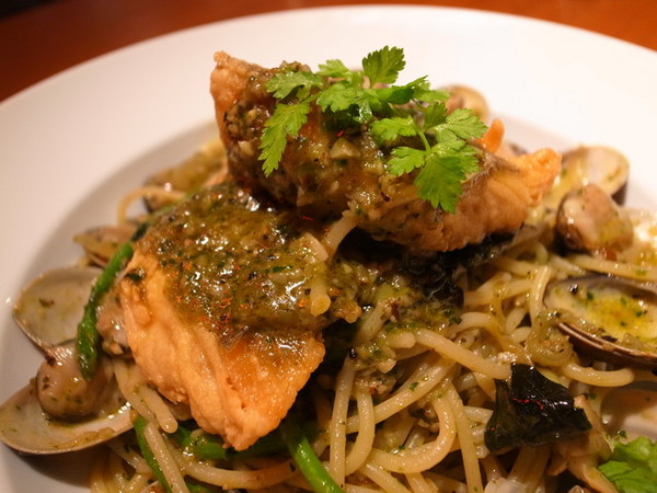 Vasa Pizzeria 瓦薩比薩(中山店)：＜台北｜中山＞你吃過用＂鏟＂的比薩嗎～瓦薩比薩(中山店)