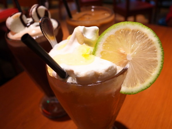 Vasa Pizzeria 瓦薩比薩(中山店)：＜台北｜中山＞你吃過用＂鏟＂的比薩嗎～瓦薩比薩(中山店)