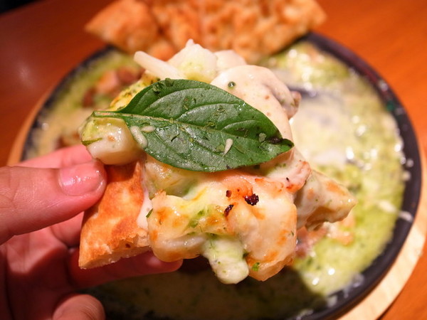 Vasa Pizzeria 瓦薩比薩(中山店)：＜台北｜中山＞你吃過用＂鏟＂的比薩嗎～瓦薩比薩(中山店)