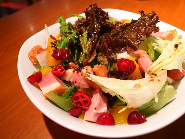 Vasa Pizzeria 瓦薩比薩(中山店)：＜台北｜中山＞你吃過用＂鏟＂的比薩嗎～瓦薩比薩(中山店)