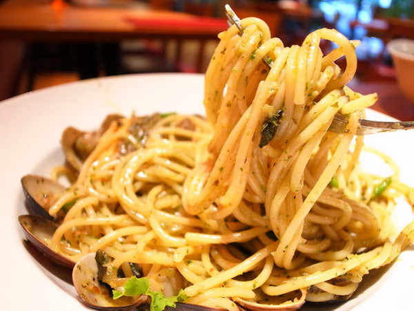 Vasa Pizzeria 瓦薩比薩(中山店)：＜台北｜中山＞你吃過用＂鏟＂的比薩嗎～瓦薩比薩(中山店)