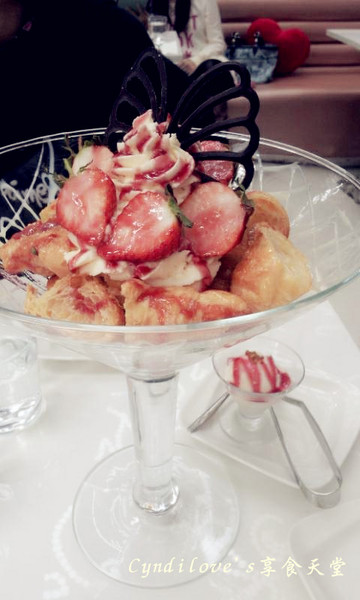 Alice Cafe 愛麗絲咖啡:【台北下午茶】另一種蜜糖吐司超大法式蜜糖吐司杯*Alice Cafe 愛麗絲咖啡